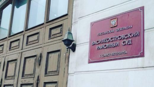 Клиент адвоката обвинявшийся по ч. 4 ст. 228.1 УК РФ освобожден от уголовной ответственности